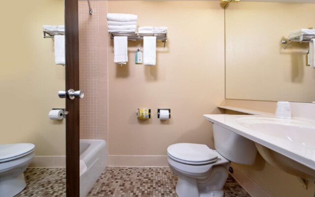 Americas Best Value Inn - Campus View