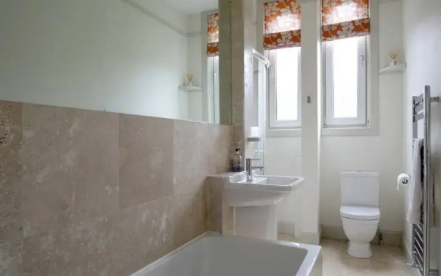 1 Bedroom Flat Near City Centre