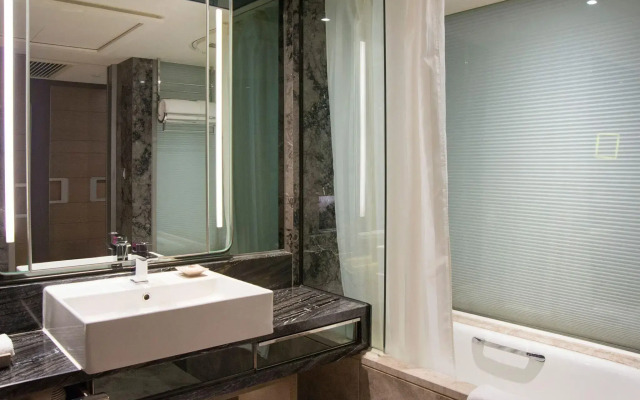 Royal Plaza Hotel