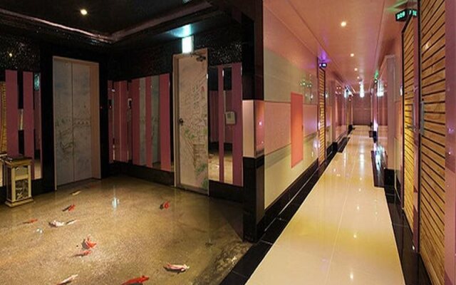 Hotel C&
