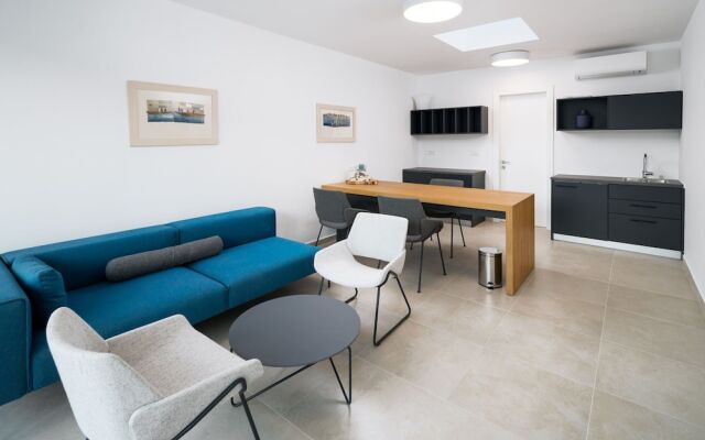 Beachfront Villa Grey Martini with Pool