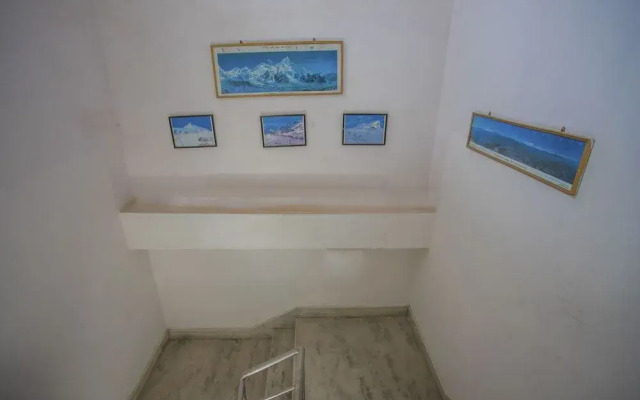 OYO 256 Mount Princess Hotel