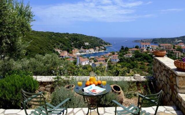 Likoudis Villas, suite in Kioni Ithaca,