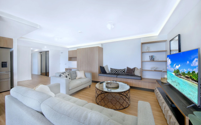 Pacific Regis Apartments