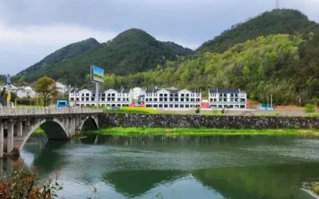Yunqi Mountain Resort Hotel (Jixi Longchuan Scenic Area)