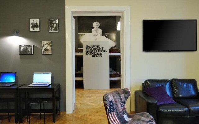 Hollywood Hostel
