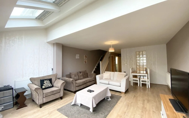 Thepropertyfocus - Spacious Modern House