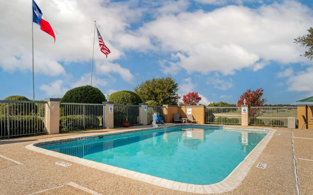 Best Western Taylor Inn