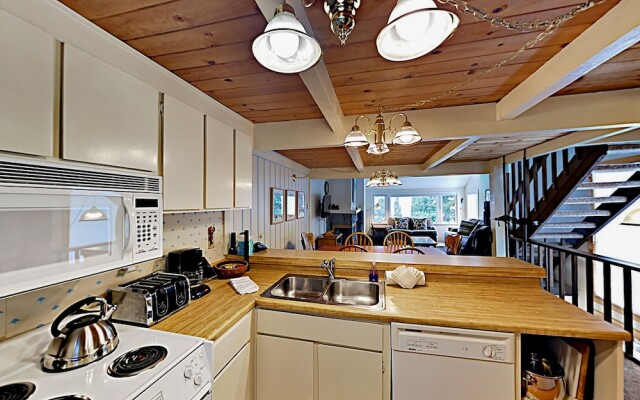 Mountaintop #D - 4 Br Condo