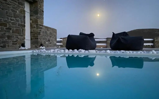 Parian White Luxury Apartments