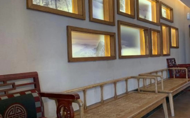 Jin Ding Hotel (Yuexia Building)