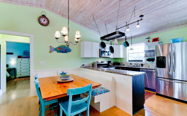 Captain's Quarters Spinnakers - 202 - 56th 1