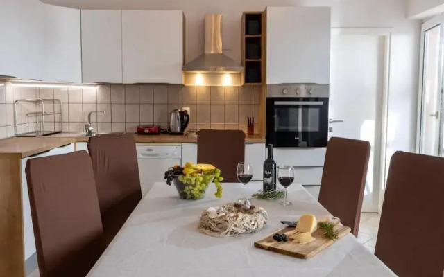 Villa Akulica With Heated Outdoor Pool and Seaview