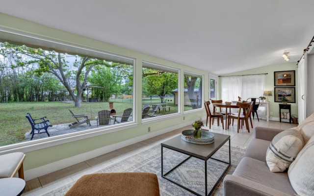 Stylish Remodel, Firepit, Pet Friendly