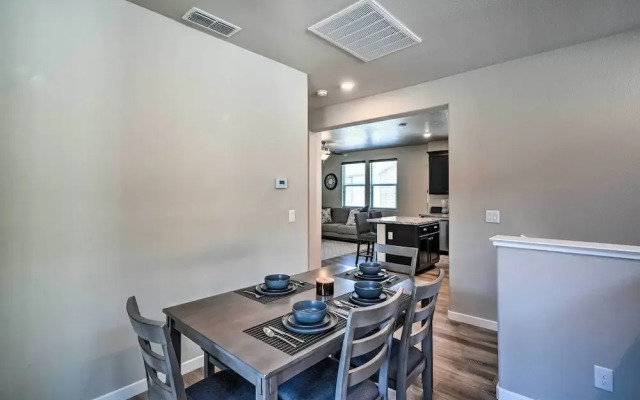 Pet-friendly Elk Grove Retreat w/ Balcony!