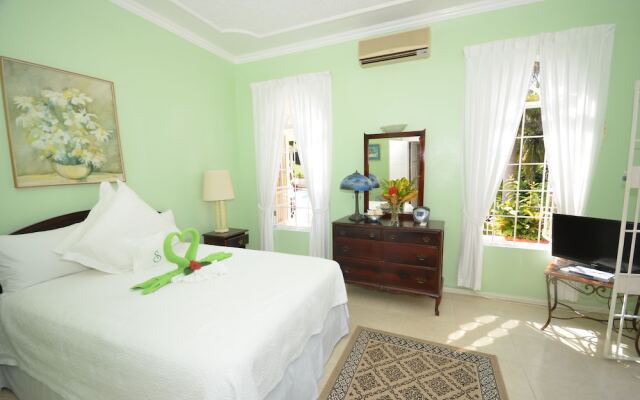 Summerhill, 8BR by Jamaican Treasures