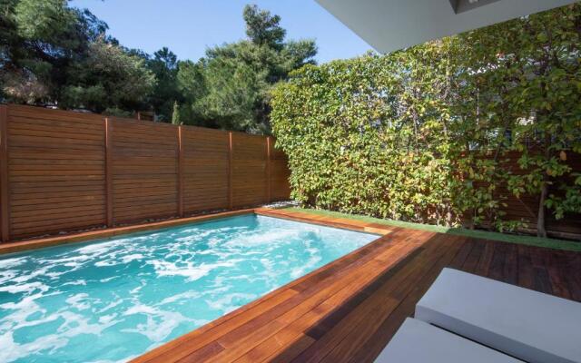 Elegant and Private Living by Neuvel