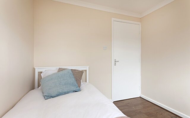 Longlyn 3 bedroom apartment