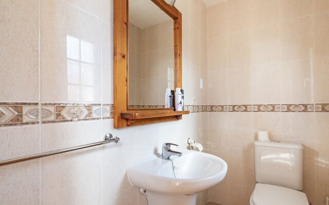 Serene Holiday Home in Baños y Mendigo With Swimming Pool