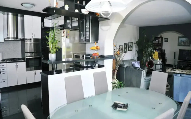 Tranquil Spacious Villa With Private Pool