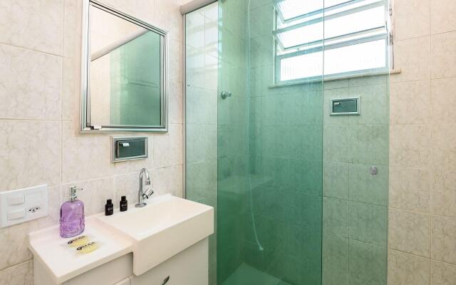 1 Quarto 150m da Praia de Copacabana | PJ 145/1106