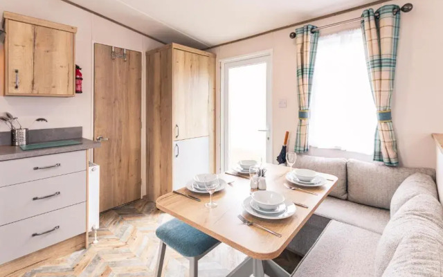 Squirrel Lodge with Hot Tub