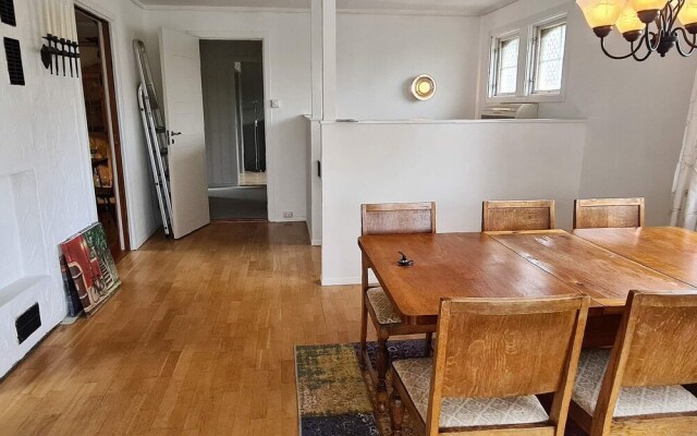 10 Person Holiday Home in Staubø