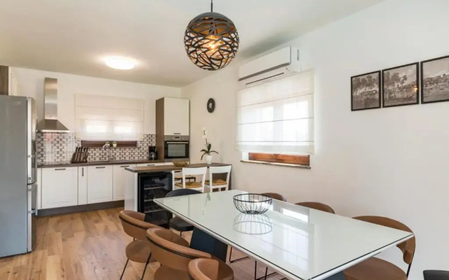 Charming villa Roma with private pool near Pula