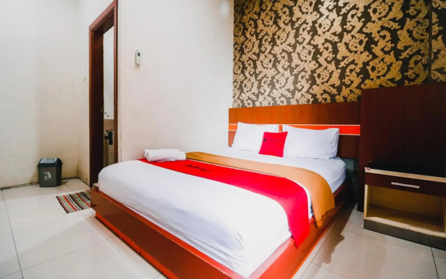 RedDoorz Plus @ Grand City Inn