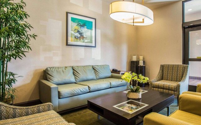 Comfort Suites Huntersville near Lake Norman