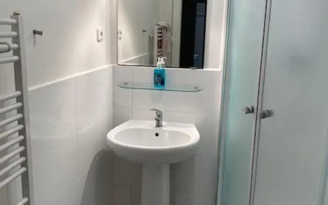 3 Bed Flat - Sleeps 10 - Pets - Smoking - Parking