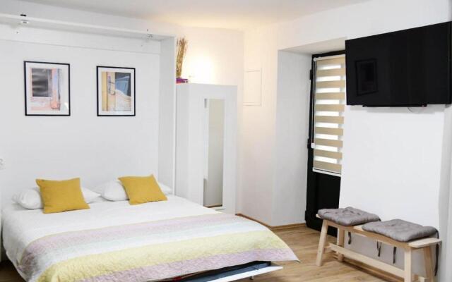 Apartment D & Studio L
