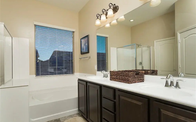 Pleasant Surprise By Signature Vacation Rentals