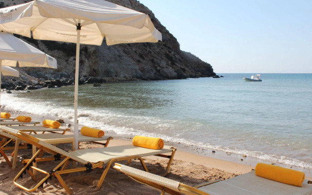 Golden Milos Beach House by Domotel