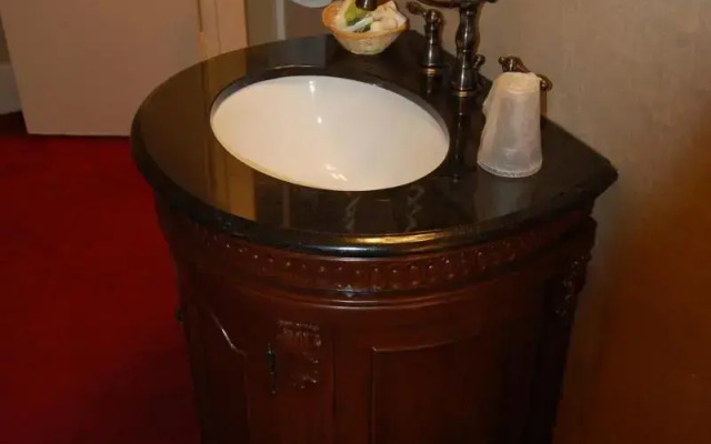 Windsor Inn Hotel