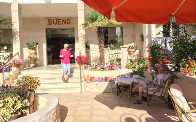 Bueno Hotel