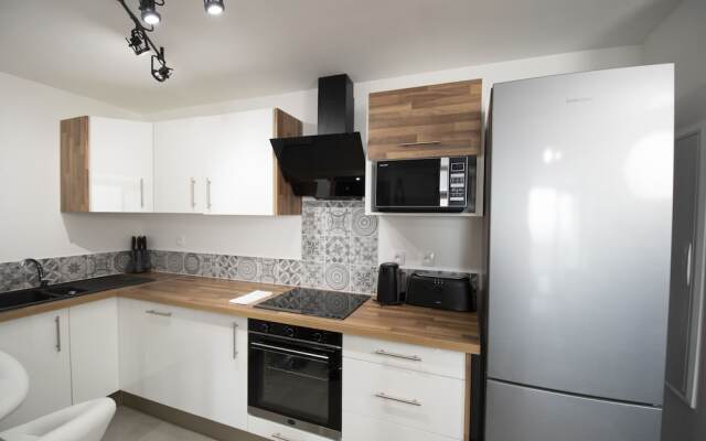 T4 CozyLodge 70m2 - Rénové – 10’ de l'aéroport