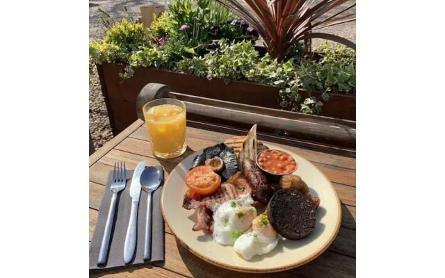 Wheatacre White Lion