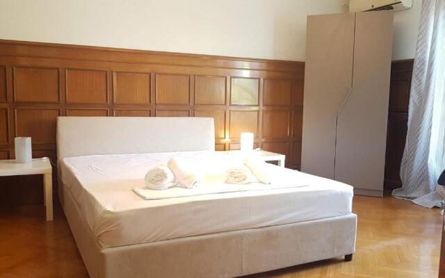 Violet Errathens Apartment - Athens Center, 7 BD, 3 BATH