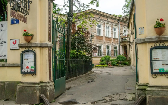 Red Kurka Apartments