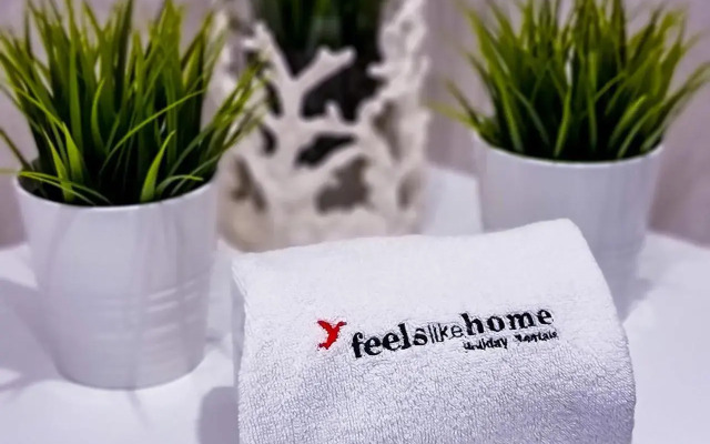 Tenis Golfmar 409A - pool view