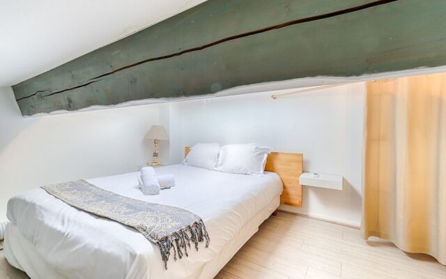 Quiet Duplex - Private Garage - Close to Transport