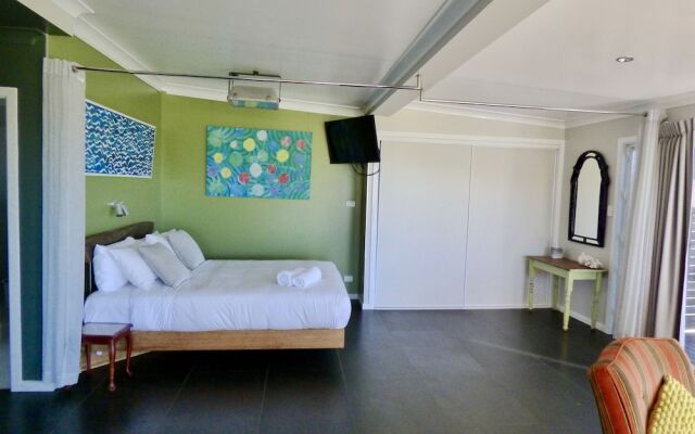 ArtHOUSE Beachfront Accommodation