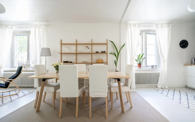 Luminous 1br next to Puu-Vallilla
