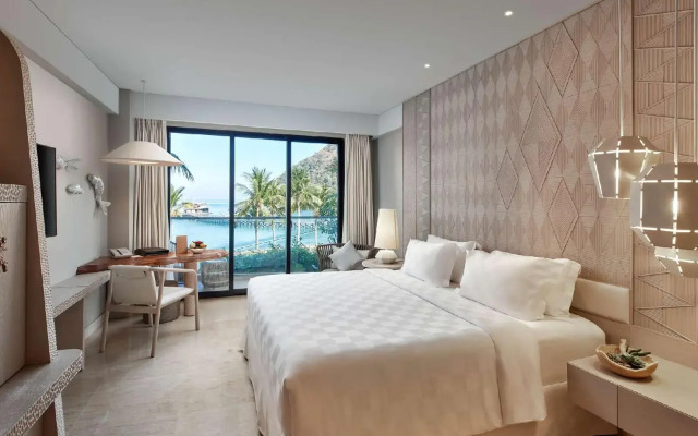 AYANA Komodo Waecicu Beach