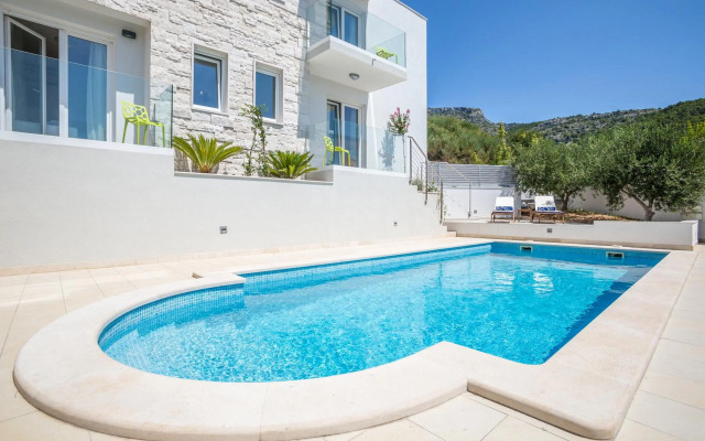 Villa Bol Brac save 15 percent on Split-villas com