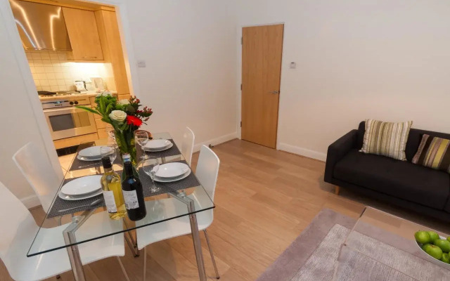 Monument Street Apartment