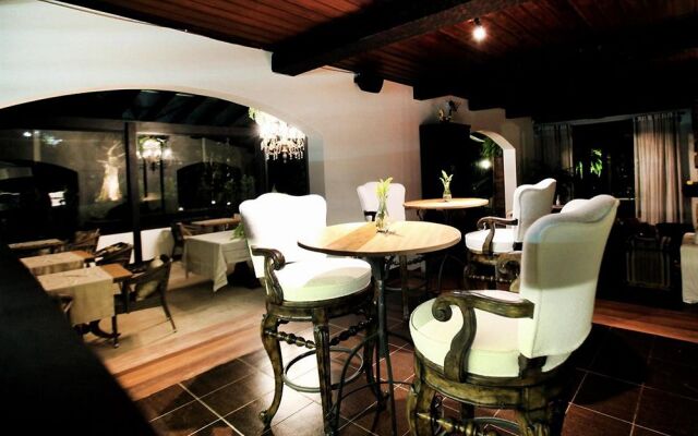 Alma Hotel