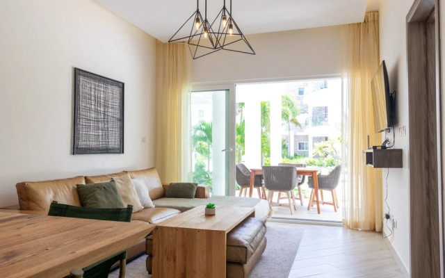 Unique Modern Condo with Beach Access