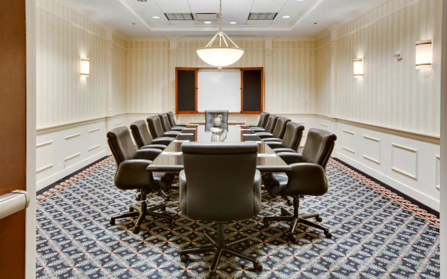Embassy Suites by Hilton Cleveland Rockside
